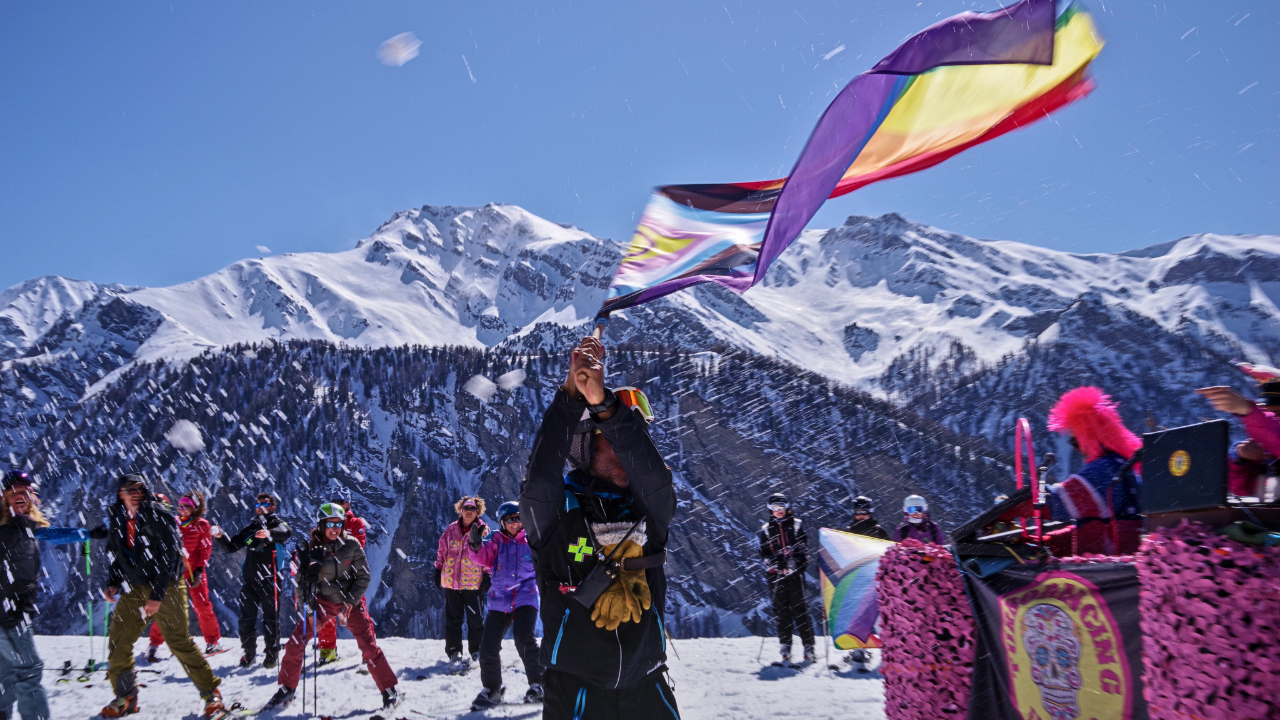 "Skis aux pieds, paillettes sur les joues", la Queyras Pride reviendra le 31 janvier "Skis aux pieds, paillettes sur les joues", la Queyras Pride reviendra le 31 janvier