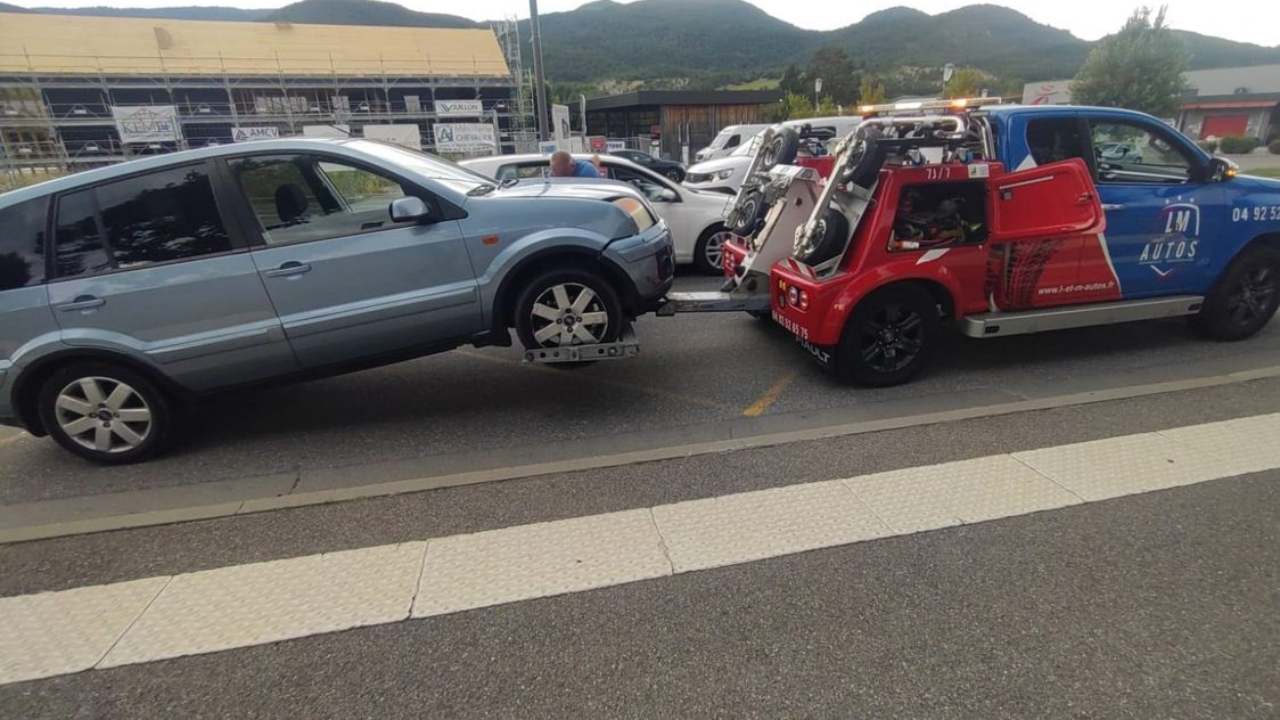 Stup&eacute;fiants, pneus lisses, carte grise non &agrave; jour, carton rouge pour un jeune conducteur