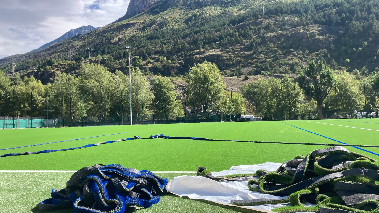 Travaux du stade de l&rsquo;Argenti&egrave;re la Bess&eacute;e, il est demand&eacute; de ne pas &laquo;  se servir en mat&eacute;riaux &raquo;