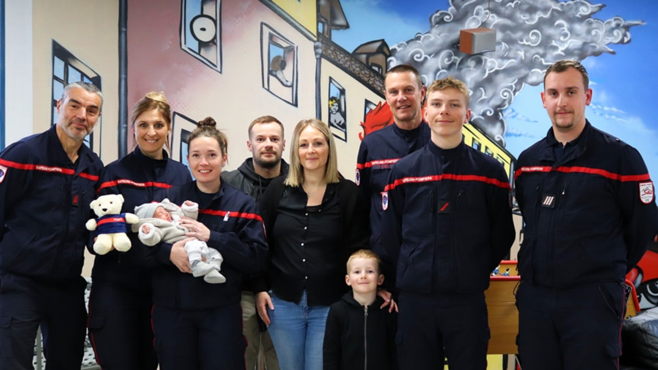 Trop press&eacute;, un b&eacute;b&eacute; n&eacute; &agrave; la maison entour&eacute; des pompiers d&rsquo;Embrun