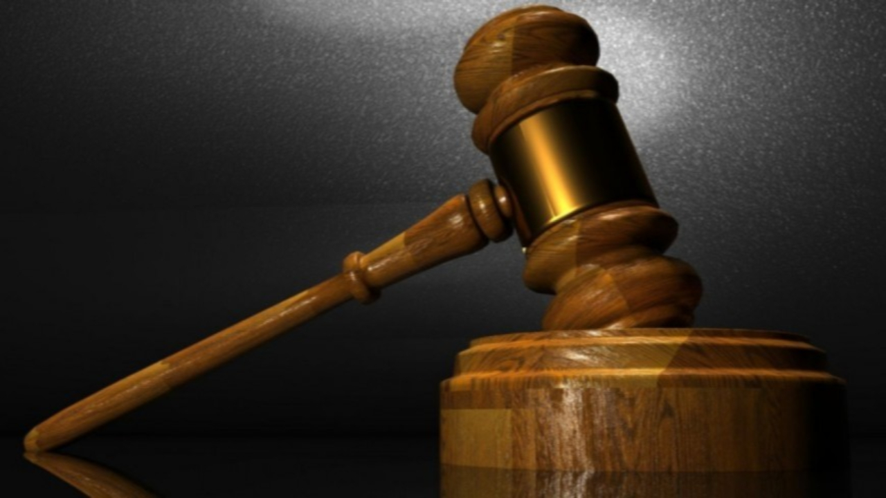 Un ancien professeur de Fran&ccedil;ais condamn&eacute; &agrave; 10 ans de r&eacute;clusion criminelle pour viols sur mineurs
