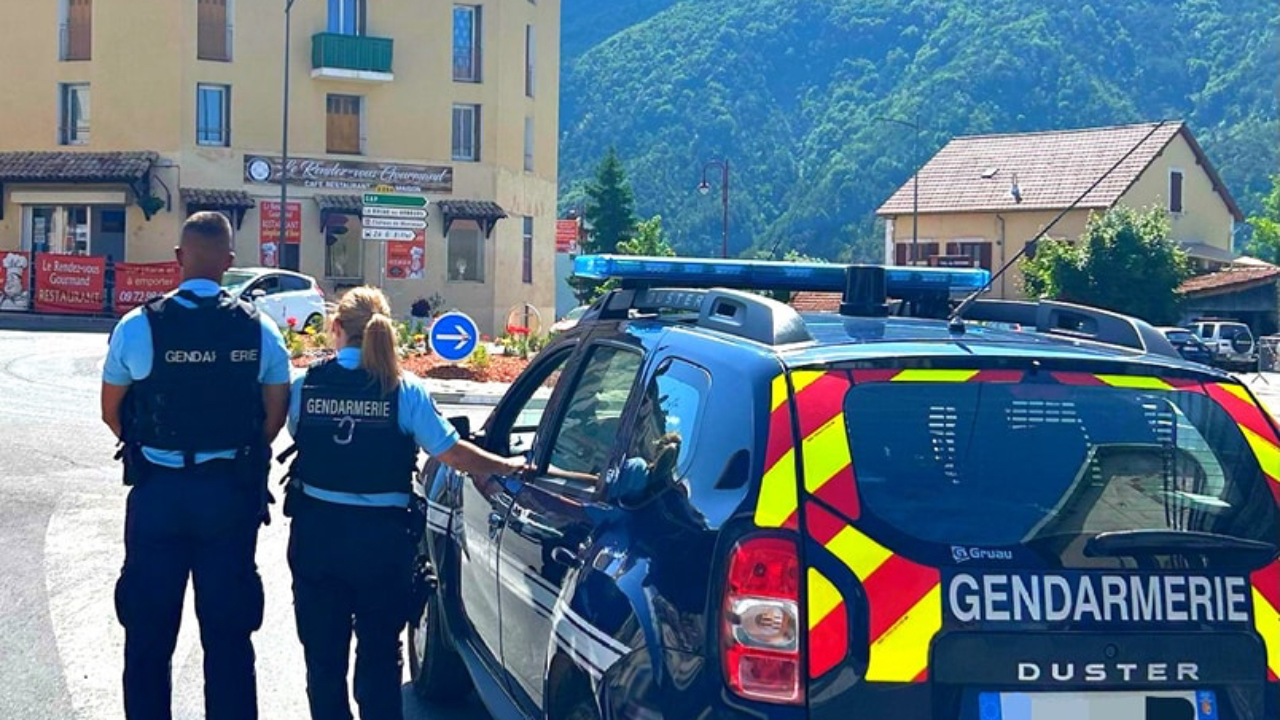 Un homme interpell&eacute; &agrave; Veynes avec drogue, armes blanches et liquide en poche
