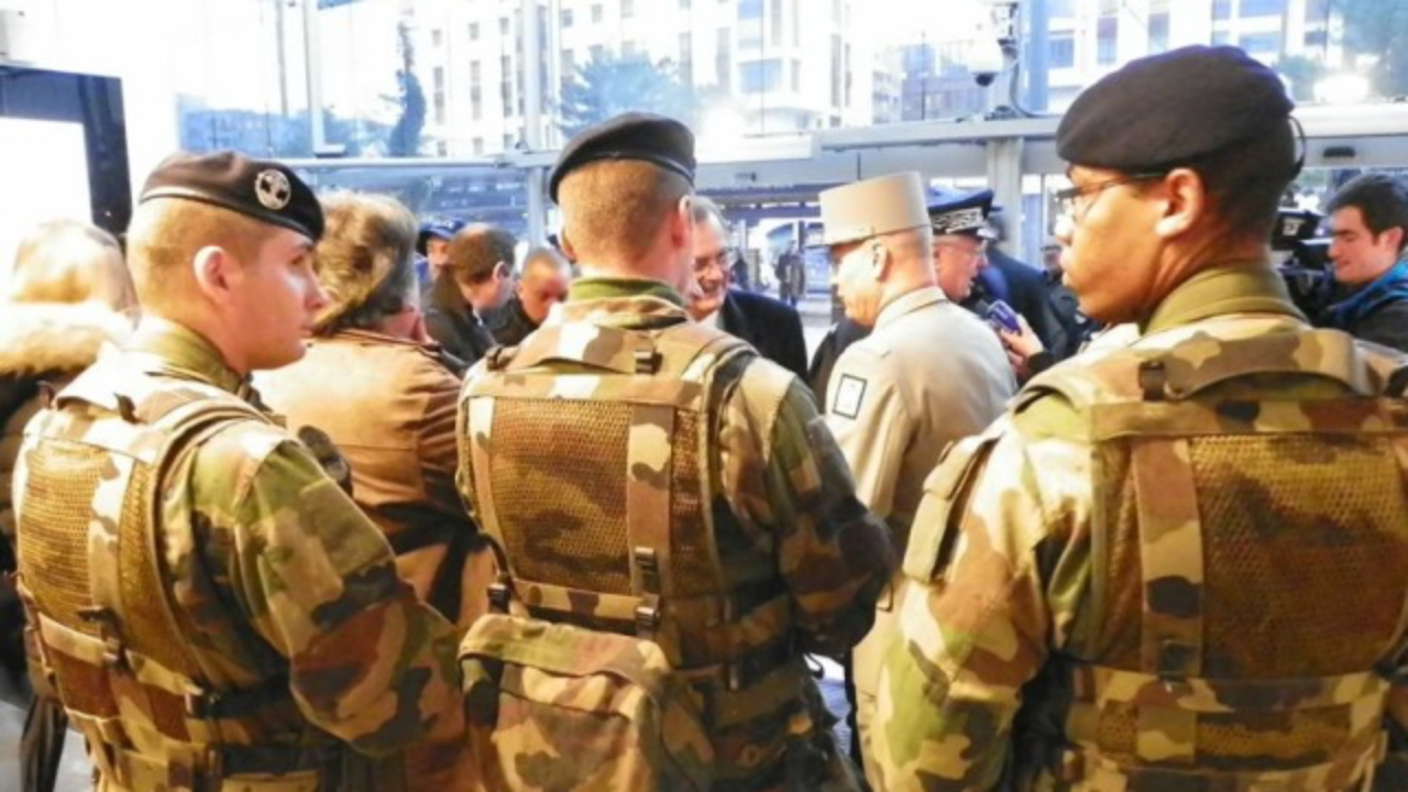 Un militaire condamn&eacute; apr&egrave;s avoir vendu du "P&egrave;te ton cr&acirc;ne" &agrave; des coll&egrave;gues
