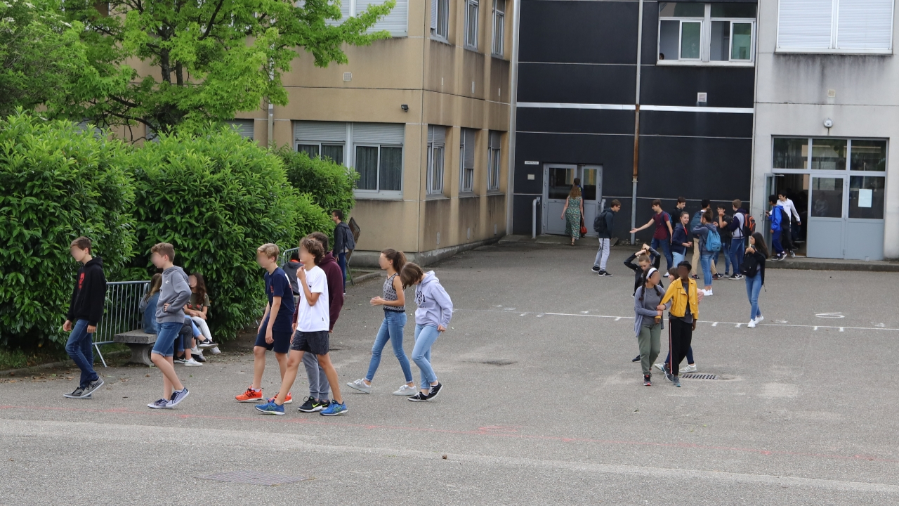 Viols et attouchements sur des collégiennes dans les Hautes-Alpes : un prof de français devant la justice à Gap Viols et attouchements sur des collégiennes dans les Hautes-Alpes : un prof de français devant la justice à Gap
