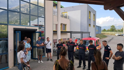 Apr&egrave;s l&rsquo;incendie d&rsquo;Embrun, les victimes &agrave; la rencontre des pompiers