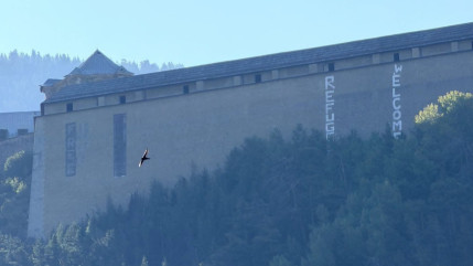Brian&ccedil;on : Arnaud Murgia d&eacute;nonce des tags "Refugees welcome" sur les fortifications