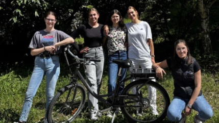 Des lyc&eacute;ennes p&eacute;dalent vers l&rsquo;avenir durable dans le Champsaur