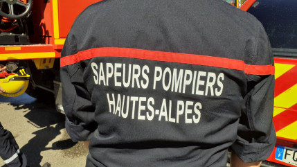 Hautes-Alpes : 12 pompiers mobilisés sur un feu d'appartement à Gap Hautes-Alpes : 12 pompiers mobilisés sur un feu d'appartement à Gap