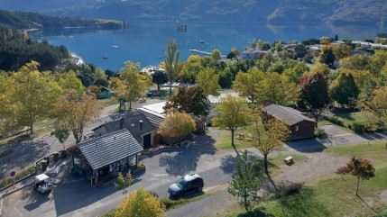 Hautes-Alpes : 450 personnes &eacute;vacu&eacute;es en pleine nuit apr&egrave;s une alerte &agrave; la bombe dans un camping