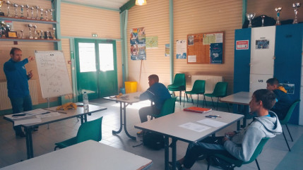 Hautes-Alpes : au club de foot de l'Argentière, on fait réviser avant le bac Hautes-Alpes : au club de foot de l'Argentière, on fait réviser avant le bac