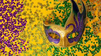 Hautes-Alpes : Embrun se pare de doré, de vert et de violet pour le carnaval Hautes-Alpes : Embrun se pare de doré, de vert et de violet pour le carnaval