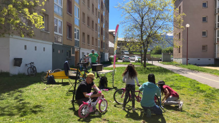 Hautes-Alpes : l'Atelier cyclonique au contact de la population briançonnaise