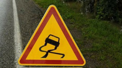 Hautes-Alpes : la RD 994 fermée après un affaissement de la chaussée Hautes-Alpes : la RD 994 fermée après un affaissement de la chaussée