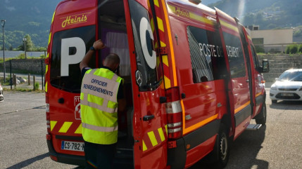 Hautes-Alpes : leur SUV reste suspendu au-dessus de 100 m&egrave;tres de vide au col du Noyer