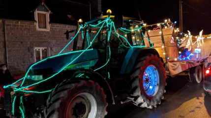 Hautes-Alpes : un défilé de tracteurs de Noël en plein Gap !