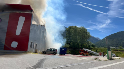 Hautes-Alpes : un incendie à Briançon, dans la zone d’activité sud Hautes-Alpes : un incendie à Briançon, dans la zone d’activité sud