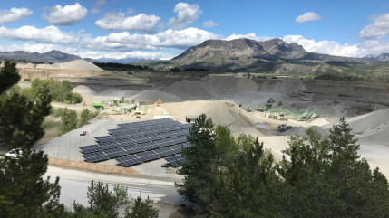 Hautes-Alpes : un parc photovoltaïque au milieu d’une carrière Hautes-Alpes : un parc photovoltaïque au milieu d’une carrière