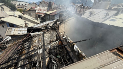 Incendie d'Embrun : plusieurs habitants &eacute;vacu&eacute;s face au risque d'effondrement