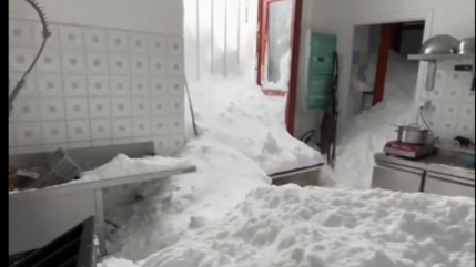 L'avalanche est entr&eacute;e dans la cuisine du refuge du Galibier : &ldquo;une grosse frayeur&rdquo;, mais &ldquo;tout rentre dans l&rsquo;ordre&rdquo;