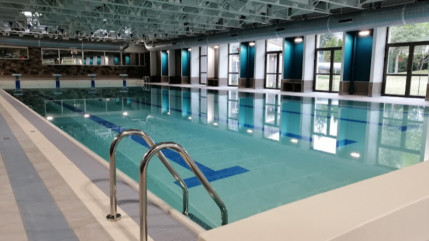 La piscine des &Eacute;crins aux couleurs de Mars Bleu