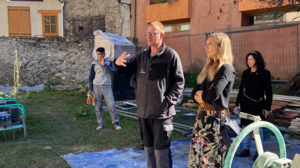 La sous-préfète Jennifer Rousselle en visite à l’association « Le Gabion » pour valoriser la formation en éco-construction et insertion professionnelle La sous-préfète Jennifer Rousselle en visite à l’association « Le Gabion » pour valoriser la formation en éco-construction et insertion professionnelle