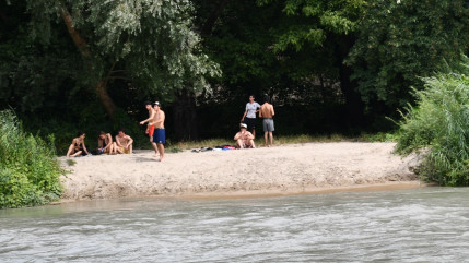 Lac de Serre-Pon&ccedil;on : la baignade de nouveau autoris&eacute;e &agrave; la plage des Eaux Douces