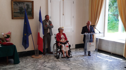 Le Dr Catherine Duroc d&eacute;cor&eacute;e de l&rsquo;Ordre National du M&eacute;rite