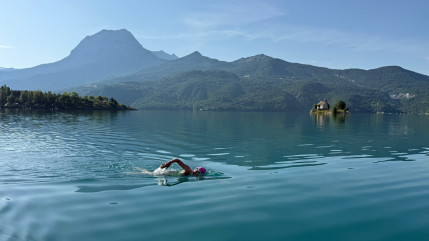 Le lac de Serre-Pon&ccedil;on &agrave; la nage