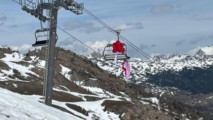 Le parapentiste atterrit sur un t&eacute;l&eacute;si&egrave;ge, le PGHM de Brian&ccedil;on intervient pour le faire descendre