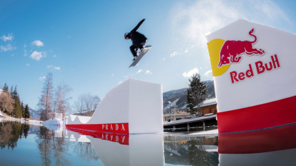 Quand Pierre Vaultier ride sur un lac partiellement gel&eacute;