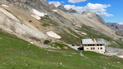 S&eacute;cheresse : le refuge du Galibier ferme ses toilettes et ses douches faute d&rsquo;eau