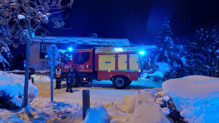 Superdévoluy : les panneaux photovoltaïques s'effondrent à cause de la neige, des véhicules écrasés, aucune victime à déplorer Superdévoluy : les panneaux photovoltaïques s'effondrent à cause de la neige, des véhicules écrasés, aucune victime à déplorer