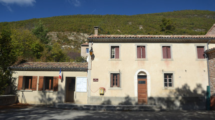 Tags racistes : des habitants des Hautes-Alpes s&rsquo;organisent et lancent un collectif pour riposter