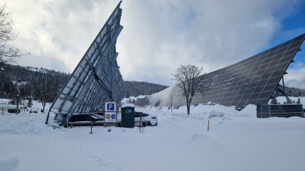 TotalEnergies a d&eacute;but&eacute; son grand chantier &agrave; Superd&eacute;voluy : les ombri&egrave;res tomb&eacute;es sont d&eacute;mantel&eacute;es, l'op&eacute;ration va durer plusieurs jours