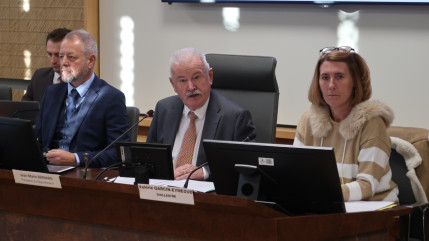 Trois &eacute;lus de plus, dont la d&eacute;put&eacute;e Val&eacute;rie Rossi, demandent la mise en retrait de Jean-Marie Bernard