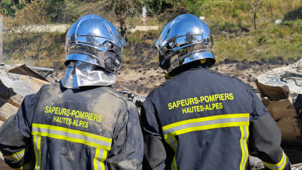 Un b&acirc;timent agricole d&eacute;truit par un incendie au Po&euml;t, plus de 30 pompiers mobilis&eacute;s