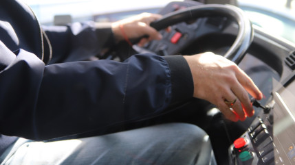 Un bus immobilis&eacute; dans un champ &agrave; La Rochette : ses 45 passagers indemnes