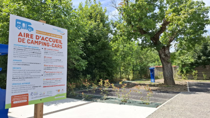 Une aire de services et de stationnement pour les camping-cars &agrave; La B&acirc;tie-Neuve