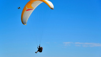 Une centaine de parapentistes &agrave; Laragne ce week-end
