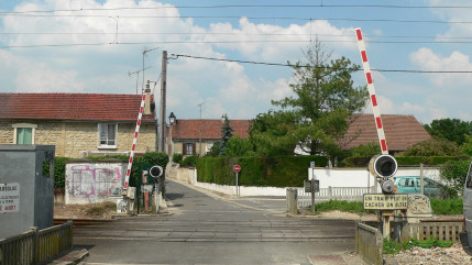 Une voiture percutée par un TER à Saint-Julien-en-Beauchêne, aucun blessé Une voiture percutée par un TER à Saint-Julien-en-Beauchêne, aucun blessé