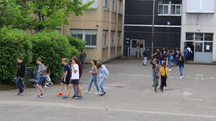 Viols et attouchements sur des collégiennes dans les Hautes-Alpes : un prof de français devant la justice à Gap Viols et attouchements sur des collégiennes dans les Hautes-Alpes : un prof de français devant la justice à Gap