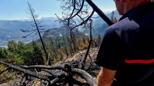 Incendie de l&rsquo;Argenti&egrave;re la Bess&eacute;e et Freissini&egrave;res, une soixantaine de pompiers haut-alpins toujours mobilis&eacute;s